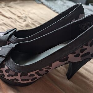 Christian Siriano Black and Gray Patterned Heels
